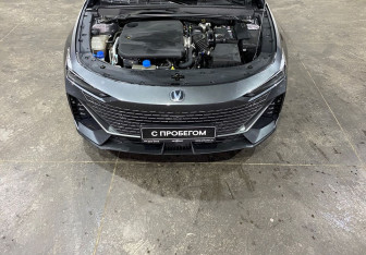 Подержанный автомобиль Changan UNI-V 2023 года (21 фото)