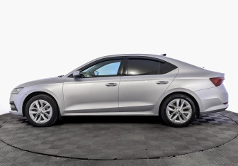 Подержанный автомобиль Skoda Octavia Liftback 2021 года (8 фото)