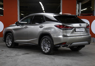 Подержанный автомобиль Lexus RX 2020 года (7 фото)