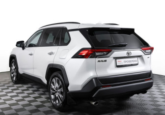 Подержанный автомобиль Toyota RAV4 2022 года (7 фото)