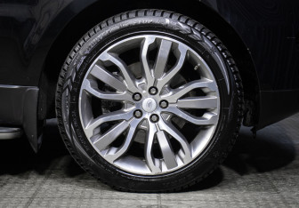 Подержанный автомобиль Land Rover Range Rover Sport 2016 года (26 фото)