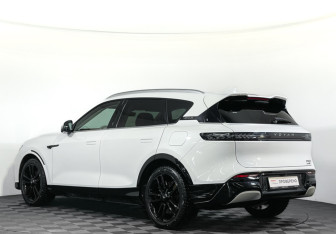 Подержанный автомобиль Voyah Free 2023 года (7 фото)