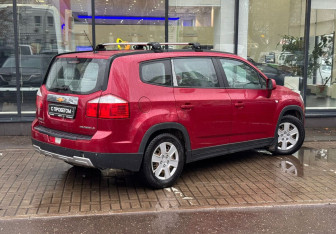 Подержанный автомобиль Chevrolet Orlando 2012 года (8 фото)