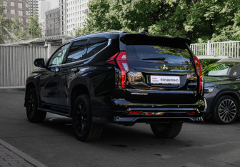 Подержанный автомобиль Mitsubishi Montero Sport 2022 года (6 фото)