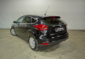 Подержанный автомобиль Ford Focus Hatchback 2016 года (4 фото)