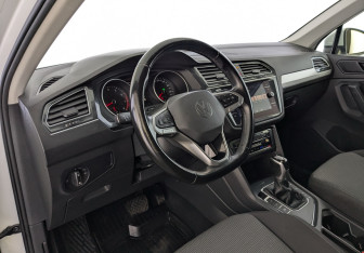 Подержанный автомобиль Volkswagen Tiguan 2021 года (16 фото)