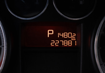 Подержанный автомобиль Peugeot 308 Hatchback 2009 года (12 фото)