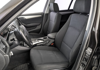 Подержанный автомобиль BMW X1 2014 года (20 фото)