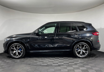 Подержанный автомобиль BMW X5 2021 года (5 фото)