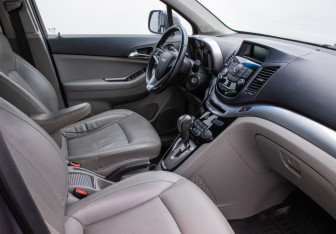 Подержанный автомобиль Chevrolet Orlando 2012 года (9 фото)