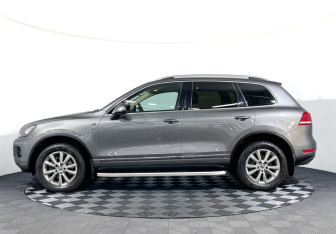 Подержанный автомобиль Volkswagen Touareg 2011 года (8 фото)