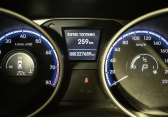 Подержанный автомобиль Hyundai ix35 2011 года (12 фото)