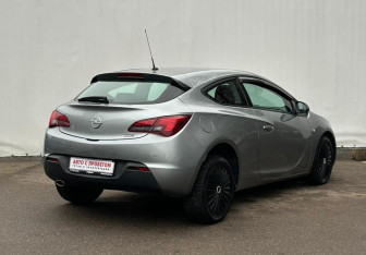 Подержанный автомобиль Opel Astra Hatchback 2012 года (5 фото)