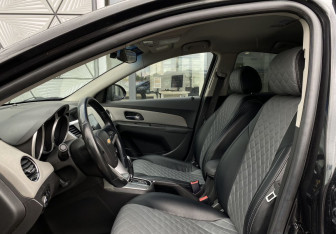 Подержанный автомобиль Chevrolet Cruze Hatchback 2012 года (19 фото)