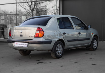 Подержанный автомобиль Renault Symbol 2003 года (4 фото)