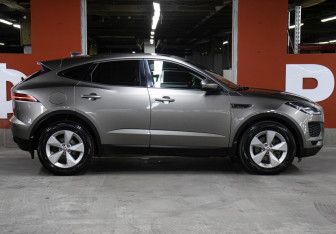 Подержанный автомобиль Jaguar E-Pace 2018 года (4 фото)