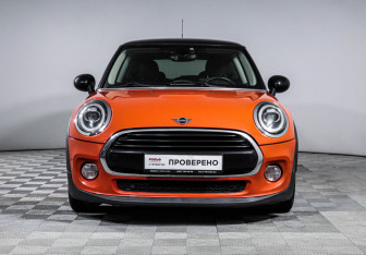 Подержанный автомобиль MINI Hatch 2018 года (2 фото)