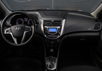 Подержанный автомобиль Hyundai Solaris Sedan 2013 года (11 фото)