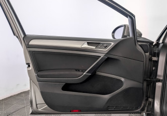 Подержанный автомобиль Volkswagen Golf Hatchback 2013 года (19 фото)