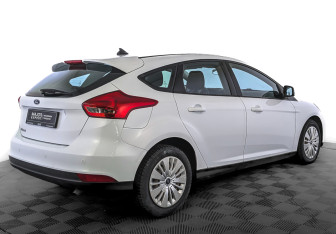 Подержанный автомобиль Ford Focus Hatchback 2018 года (5 фото)