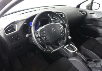 Подержанный автомобиль Citroen C4 Hatchback 2012 года (6 фото)