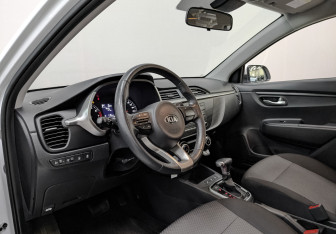 Подержанный автомобиль Kia Rio Sedan 2021 года (15 фото)