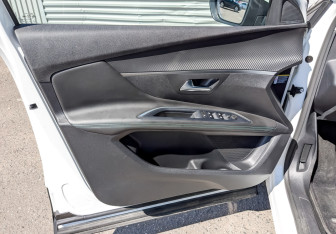 Подержанный автомобиль Peugeot 5008 Suv 2021 года (19 фото)