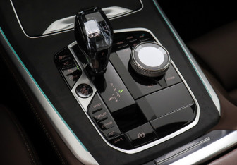 Подержанный автомобиль BMW X5 2022 года (16 фото)