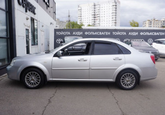 Подержанный автомобиль Chevrolet Lacetti Sedan 2008 года (8 фото)