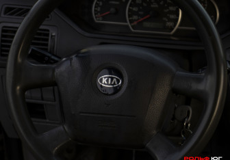 Подержанный автомобиль Kia Carens 2005 года (13 фото)