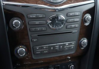Подержанный автомобиль Infiniti QX56 2011 года (17 фото)