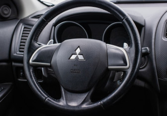 Подержанный автомобиль Mitsubishi ASX 2014 года (15 фото)