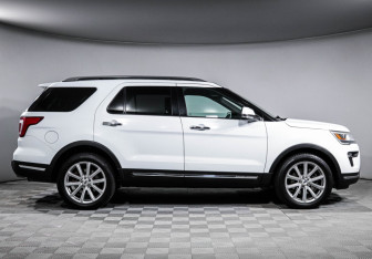 Подержанный автомобиль Ford Explorer 2018 года (4 фото)