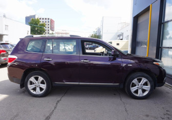 Подержанный автомобиль Toyota Highlander 2011 года (4 фото)