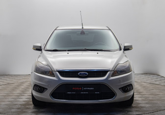 Подержанный автомобиль Ford Focus Hatchback 2009 года (8 фото)