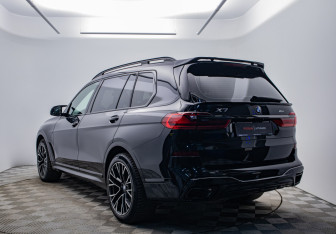 Подержанный автомобиль BMW X7 2021 года (3 фото)