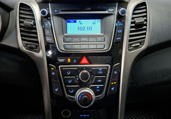 Подержанный автомобиль Hyundai i30 Hatchback 2012 года (14 фото)