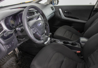 Подержанный автомобиль Kia Ceed Wagon 2016 года (10 фото)