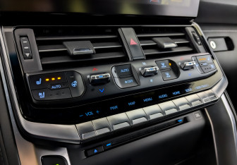 Подержанный автомобиль Toyota Land Cruiser Suv 2021 года (30 фото)