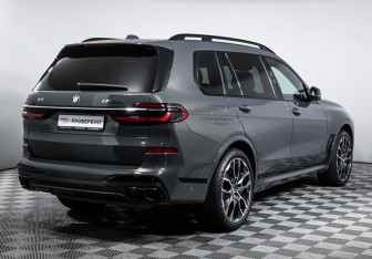 Подержанный автомобиль BMW X7 2022 года (5 фото)