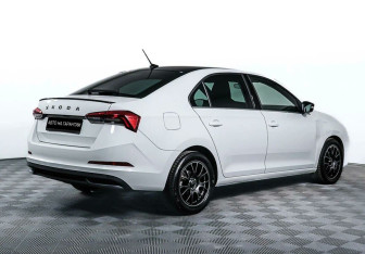 Подержанный автомобиль Skoda Rapid Liftback 2021 года (5 фото)