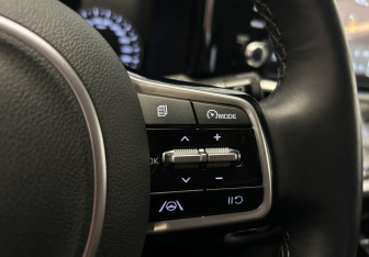 Подержанный автомобиль Kia Sorento 2022 года (12 фото)