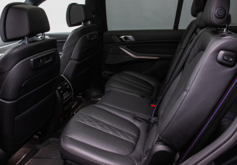 Подержанный автомобиль BMW X7 2022 года (11 фото)
