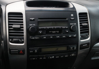 Подержанный автомобиль Toyota Land Cruiser Prado 2004 года (17 фото)