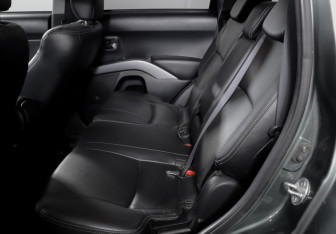 Подержанный автомобиль Citroen C-Crosser 2008 года (10 фото)