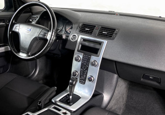 Подержанный автомобиль Volvo S40 2010 года (10 фото)