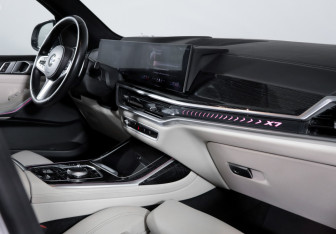 Подержанный автомобиль BMW X7 2023 года (9 фото)