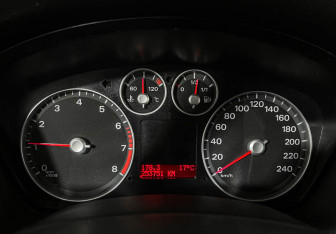 Подержанный автомобиль Ford Focus Sedan 2008 года (11 фото)