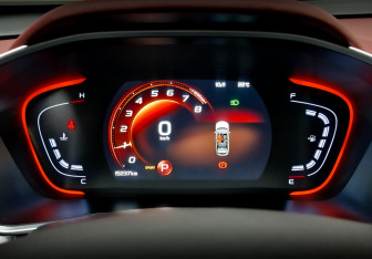 Подержанный автомобиль Geely Coolray 2022 года (13 фото)