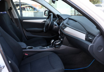 Подержанный автомобиль BMW X1 2013 года (11 фото)